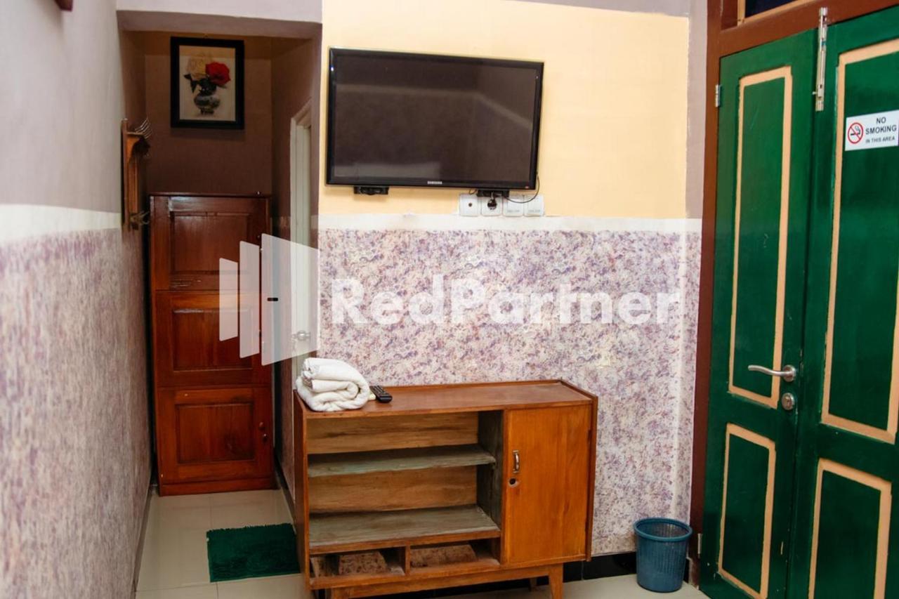ホテル Flamboyan Asri Syariah Mitra Reddoorz Near Kampung Inggris Pare エクステリア 写真