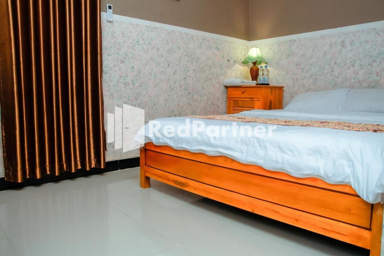 ホテル Flamboyan Asri Syariah Mitra Reddoorz Near Kampung Inggris Pare エクステリア 写真