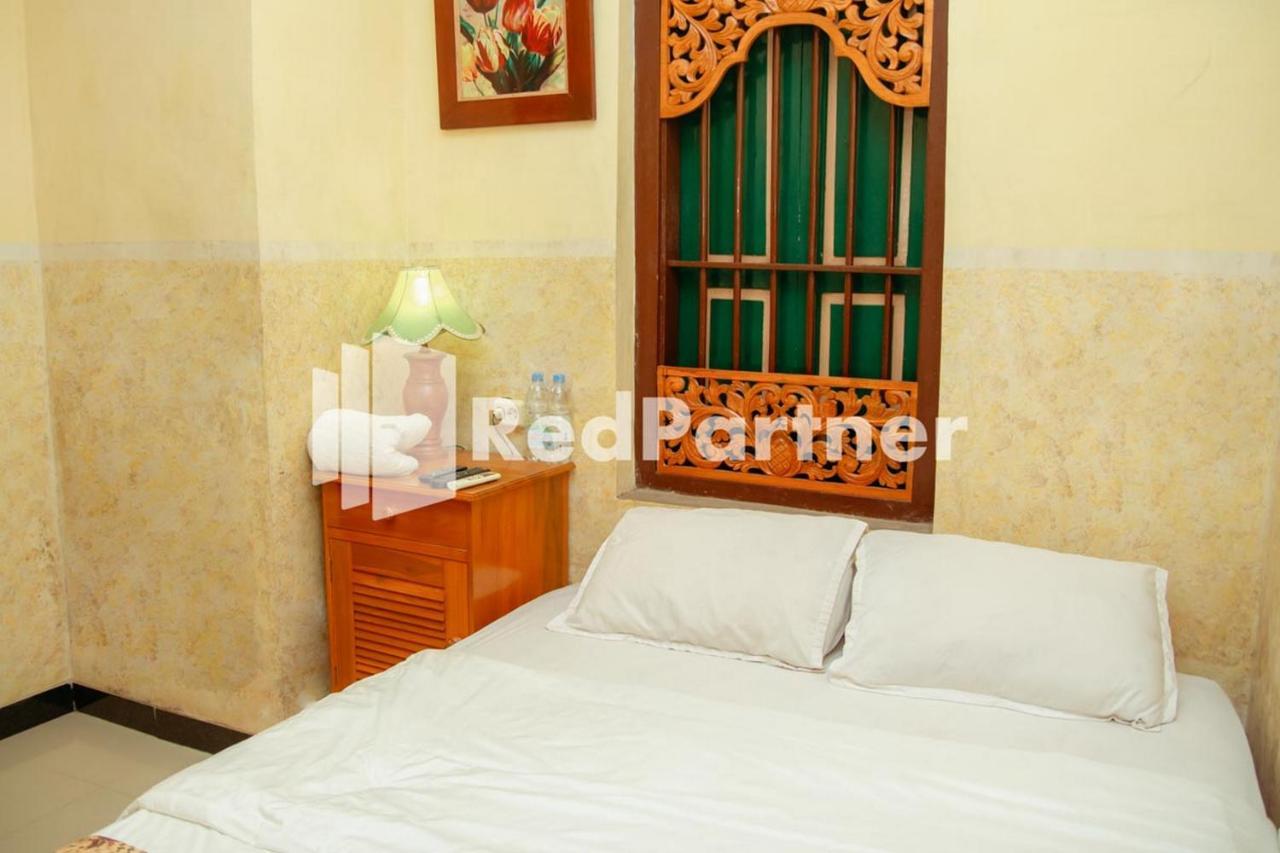 ホテル Flamboyan Asri Syariah Mitra Reddoorz Near Kampung Inggris Pare エクステリア 写真